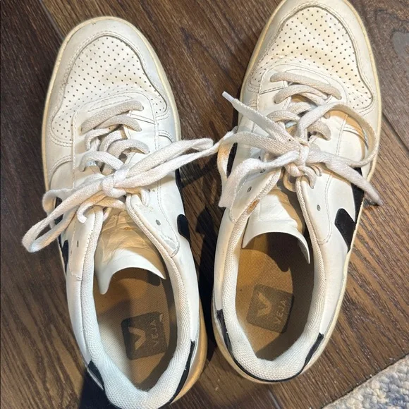 Veja V-10 Sneakers - Picture 5 of 10